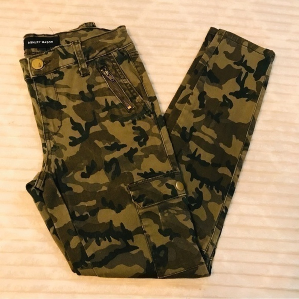 Ashley Mason Camouflage Print Skinny Cargo Jeans Size 7/28 green Camo